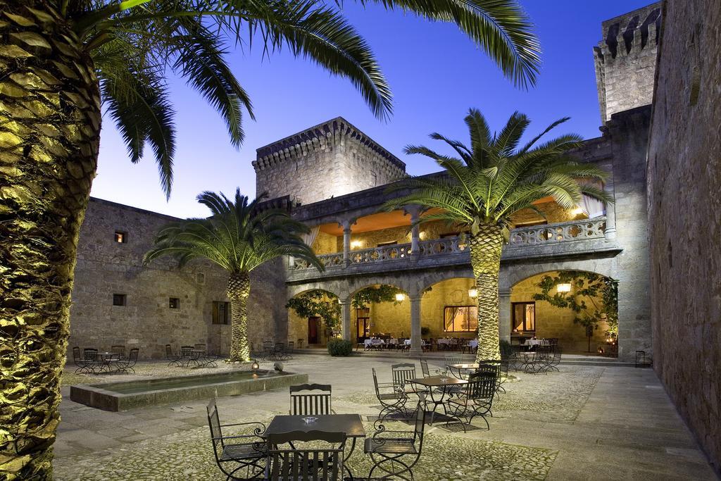 Parador De Jarandilla De La Vera Exterior photo