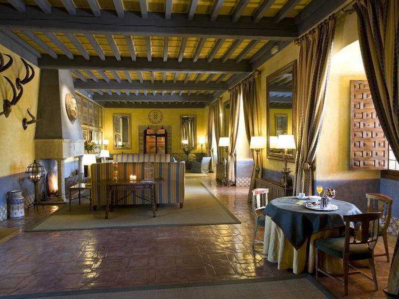 Parador De Jarandilla De La Vera Exterior photo