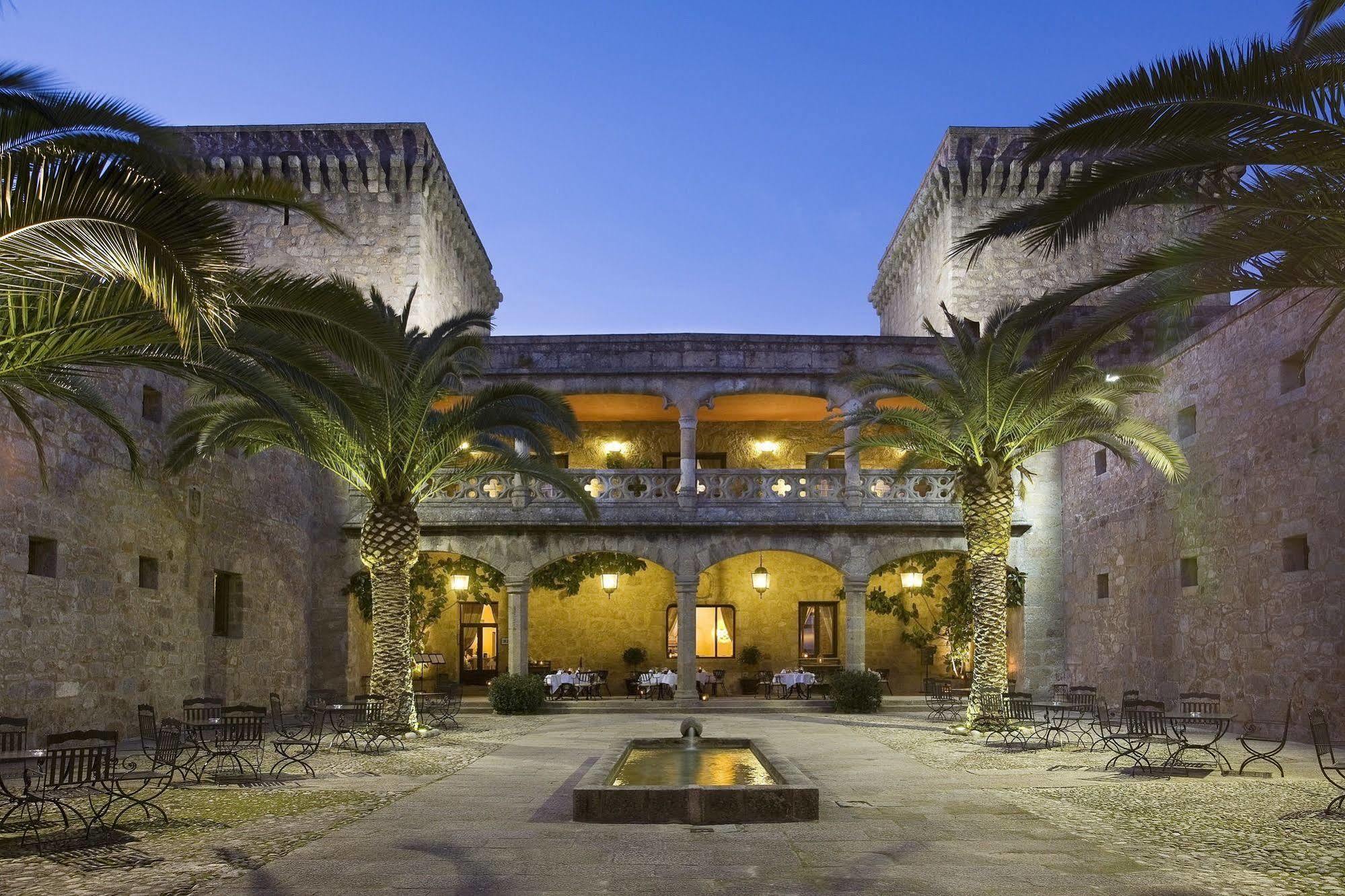 Parador De Jarandilla De La Vera Exterior photo